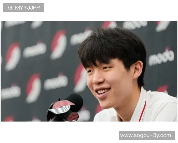 媒体人杨瀚森当众流泪展现真实情感无惧外界评价